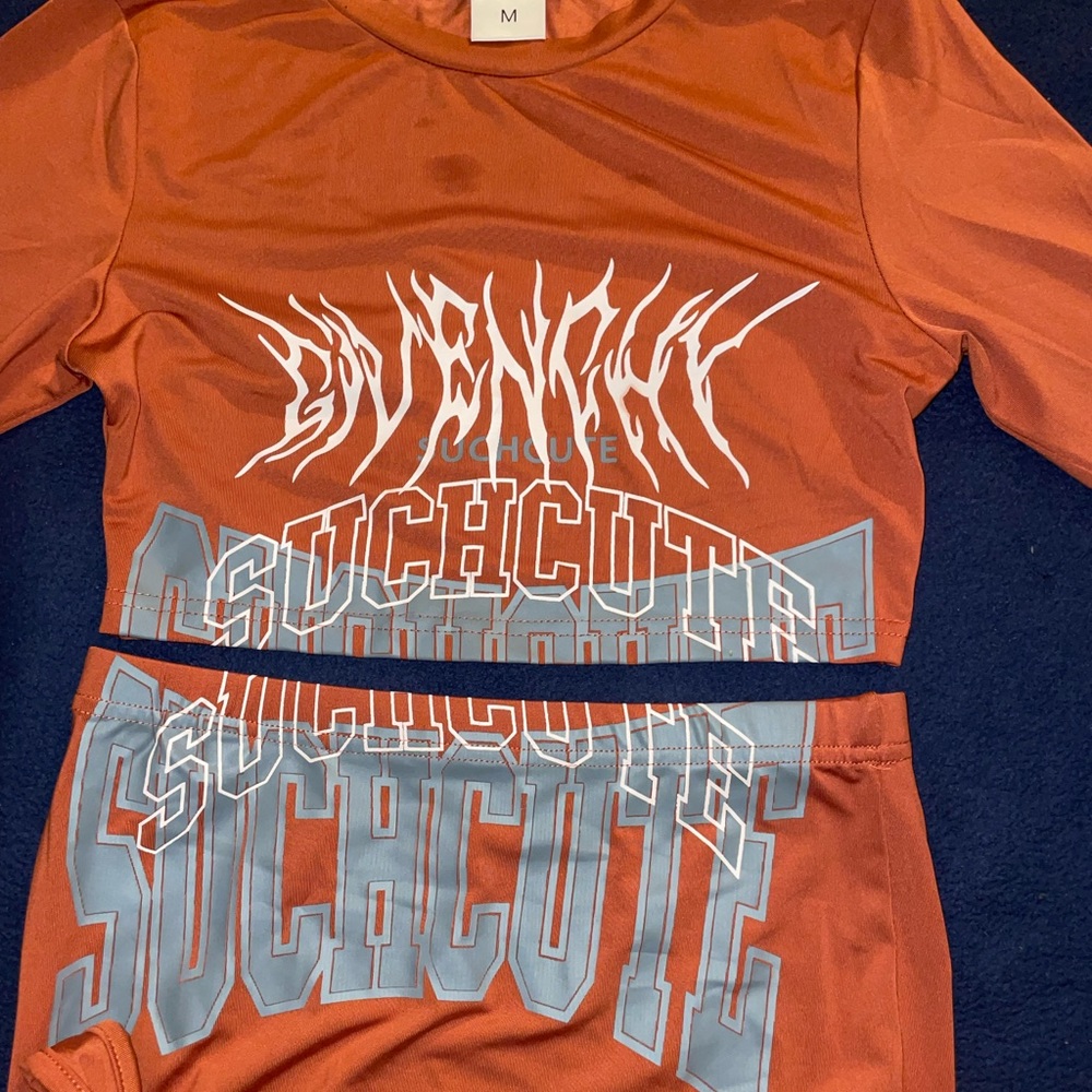 Medium orange gray 2 peice set
